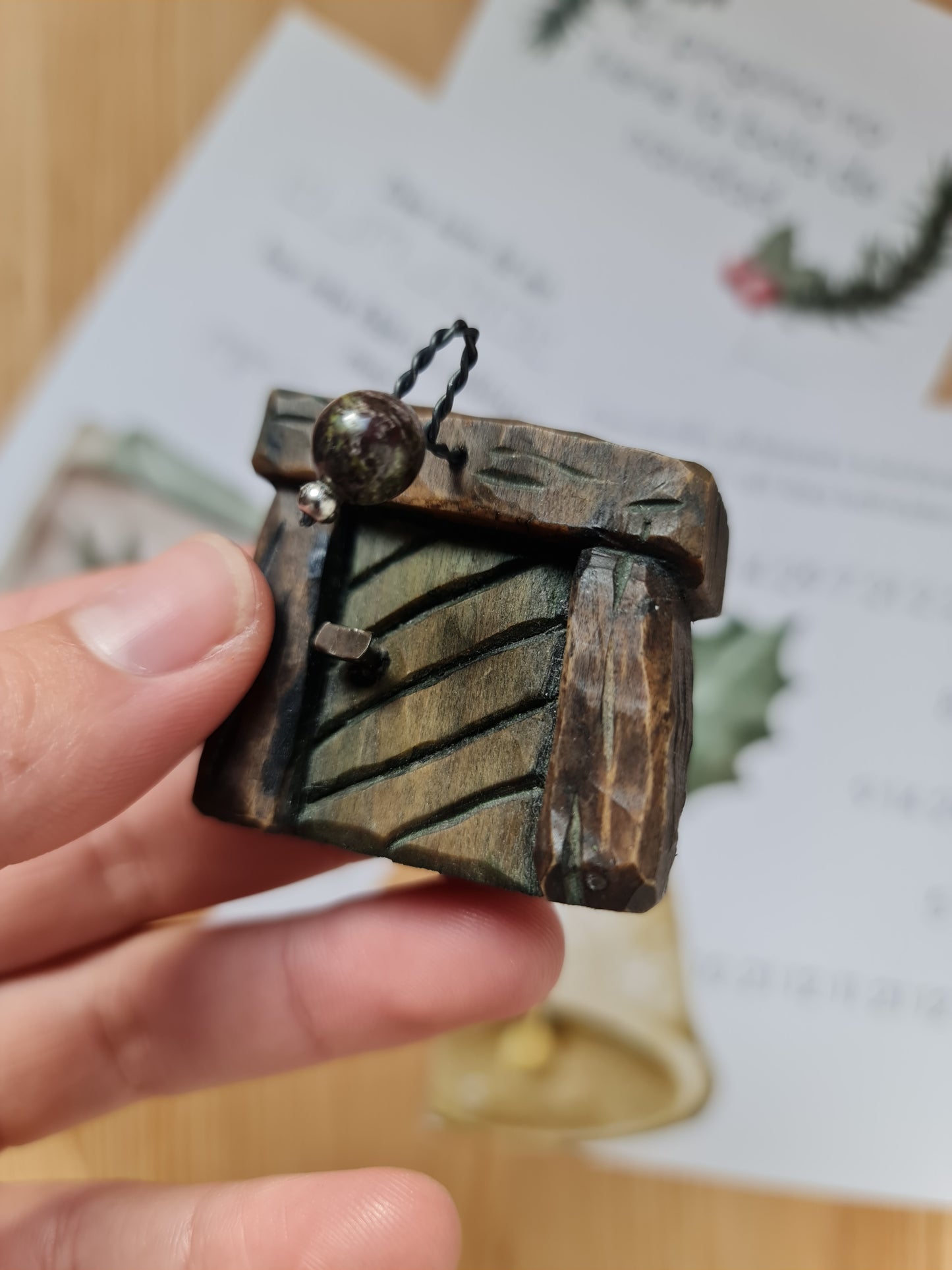 Exklusivt julpaket - julkalender och handtäljd nissedörr