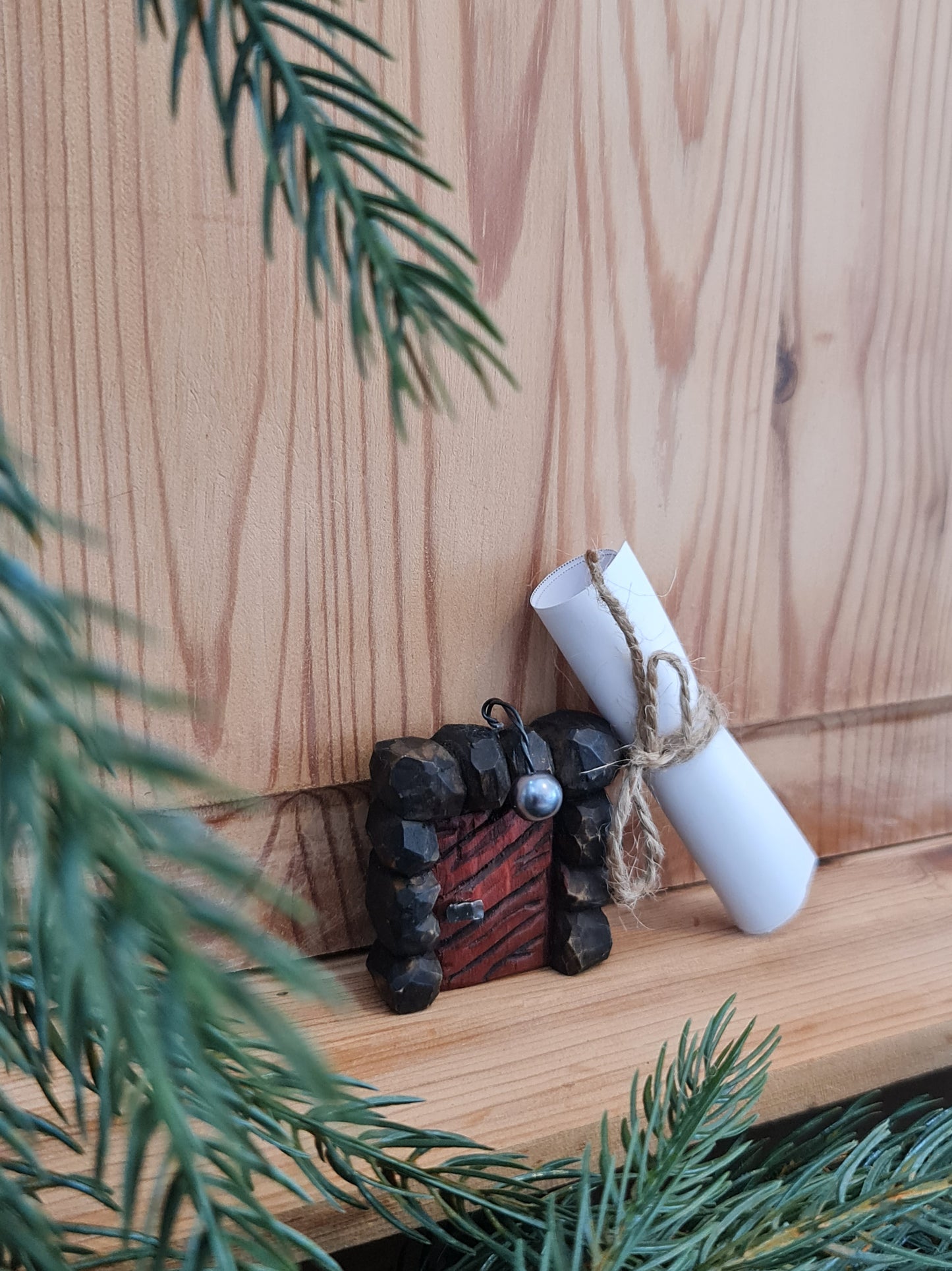 Exklusivt julpaket - julkalender och handtäljd nissedörr